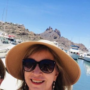 Meet your Posher, Amalia